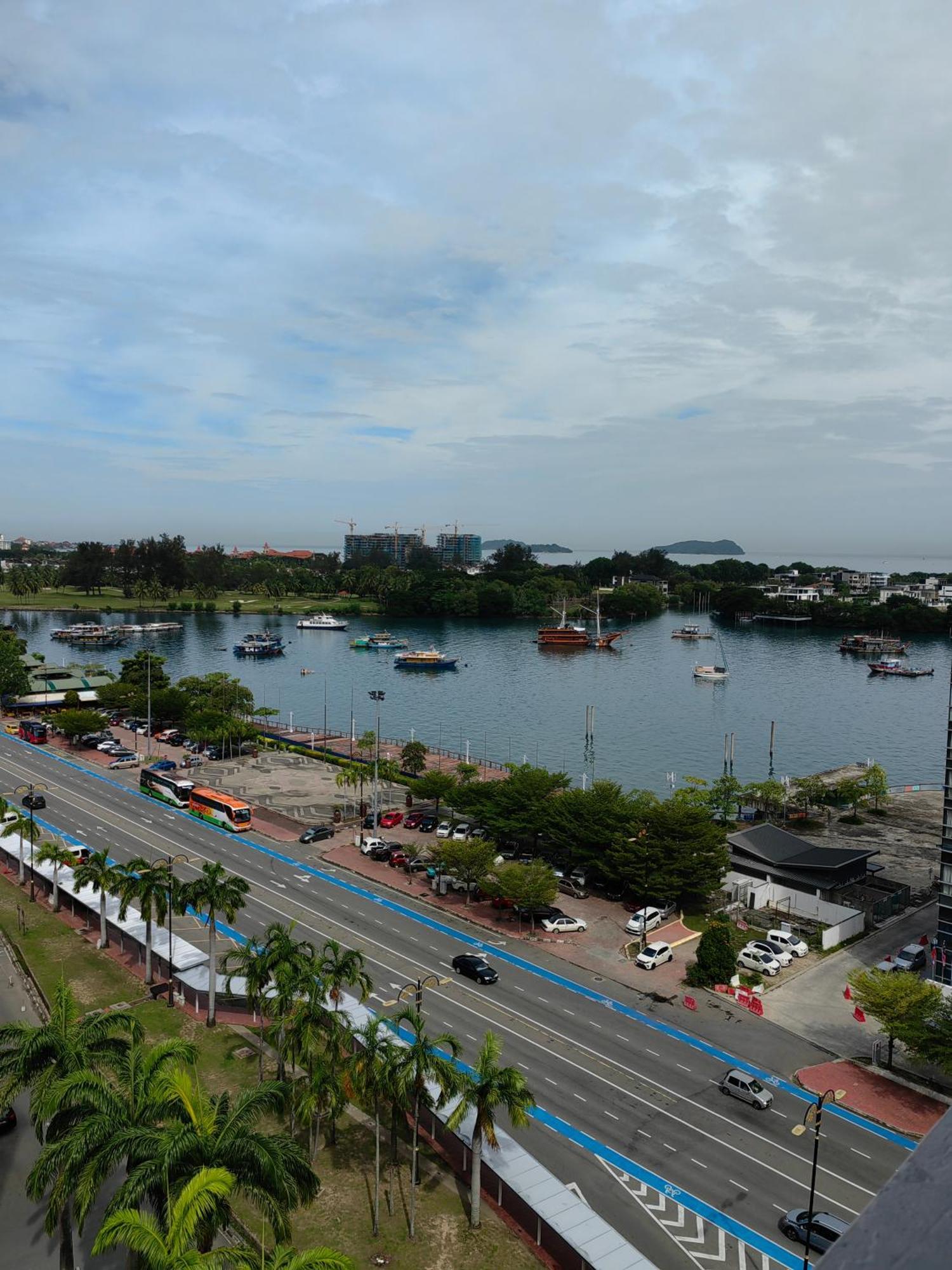 Town Condo - Marina Court Kota Kinabalu Esterno foto