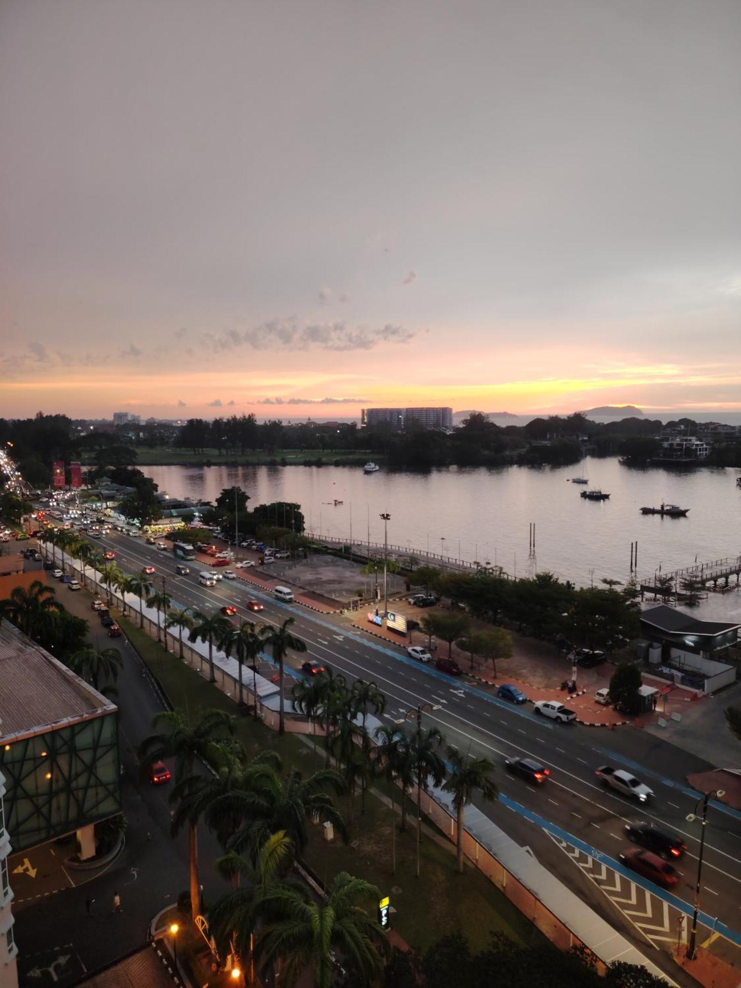 Town Condo - Marina Court Kota Kinabalu Esterno foto